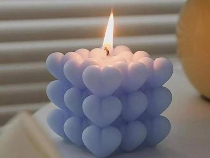 Heart bubbles candle