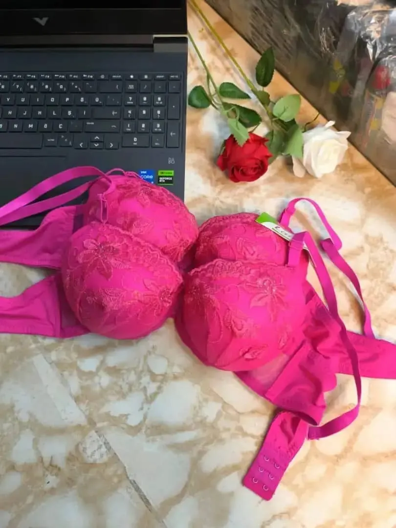 ستيانة دانتيل دبل حشوة الملكية