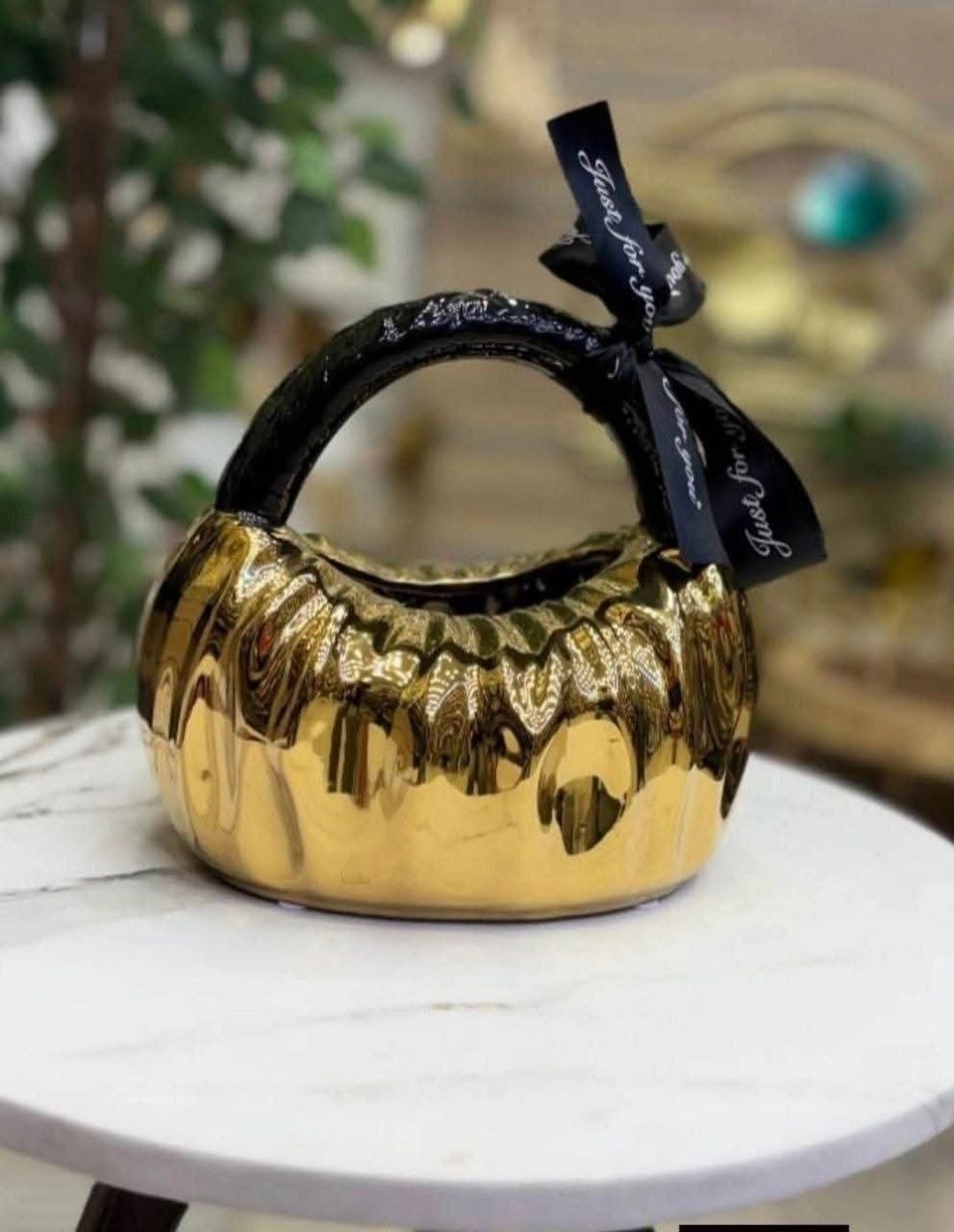 علبة مناديل بتصميم حقيبة اليد الفاخرة