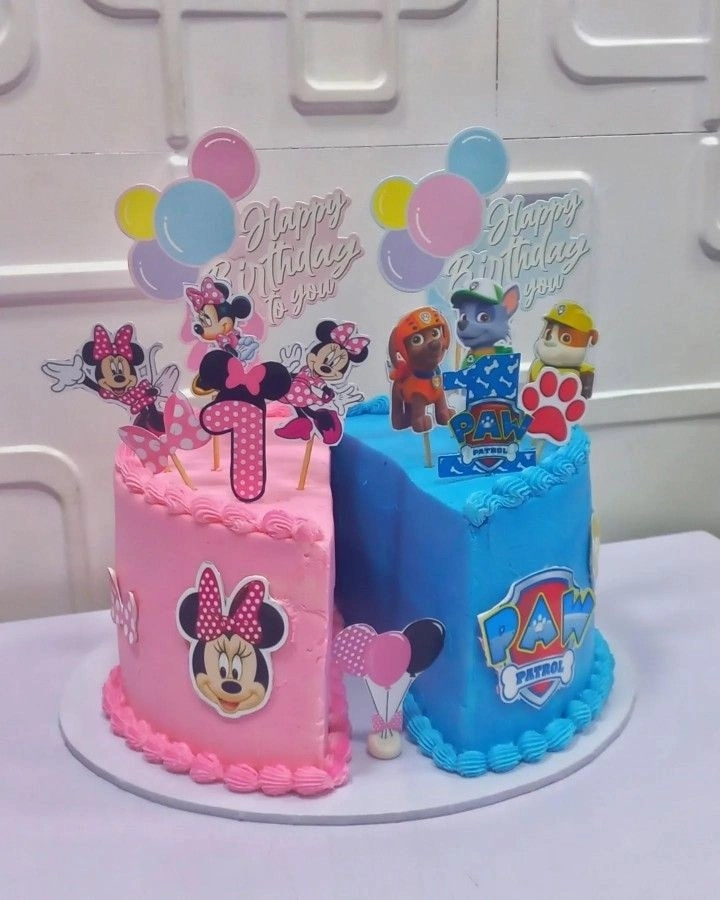 Gâteau rand avec stickers décoratifs 