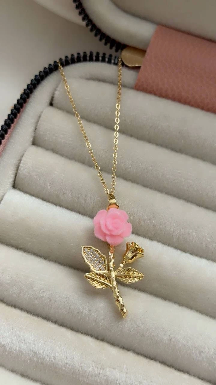 طوق روسي وردة
