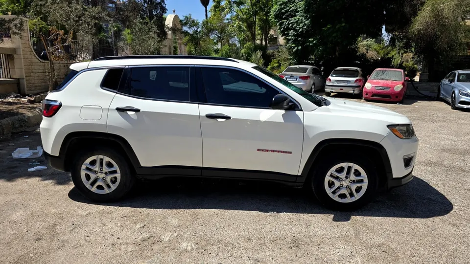  تأجير سيارات يومية (جيب كومباس)