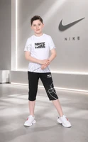 أسود