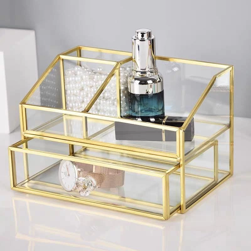 منظم مستحضرات تجميل زجاجي ببرواز ذهبي (Glass & Gold Makeup Organizer)