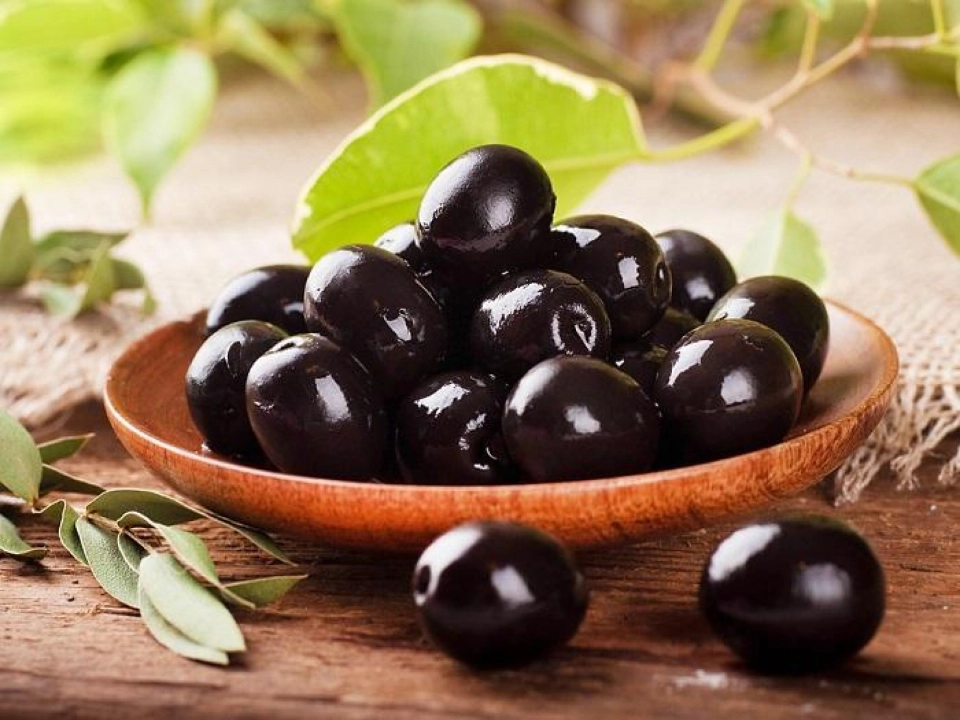 الزيتون الأسود التفاحي