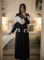 أسود