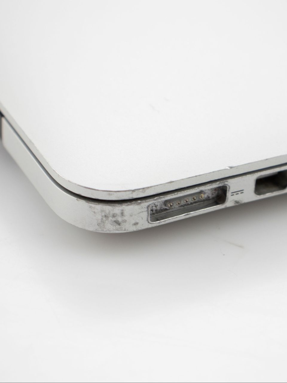 Apple MacBook Pro 13-inch (C-Grade)