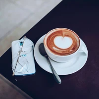 أحمر