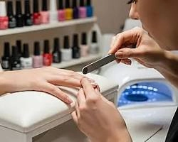 الأظافر والمانيكير (Nails & Manicure)
