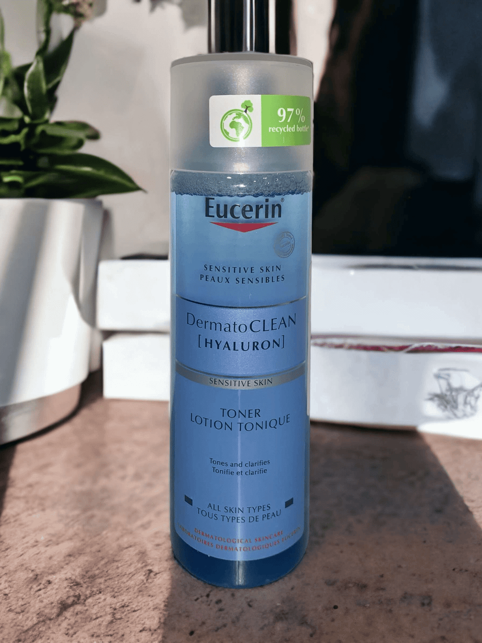 منظف لطيف للوجه من ماركة Eucerin