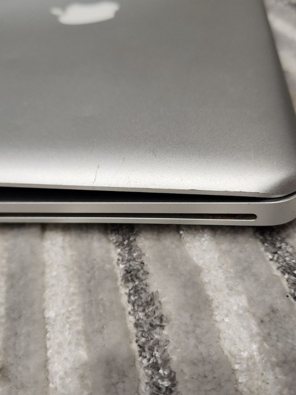 Apple MacBook Pro 13-inch (C-Grade)