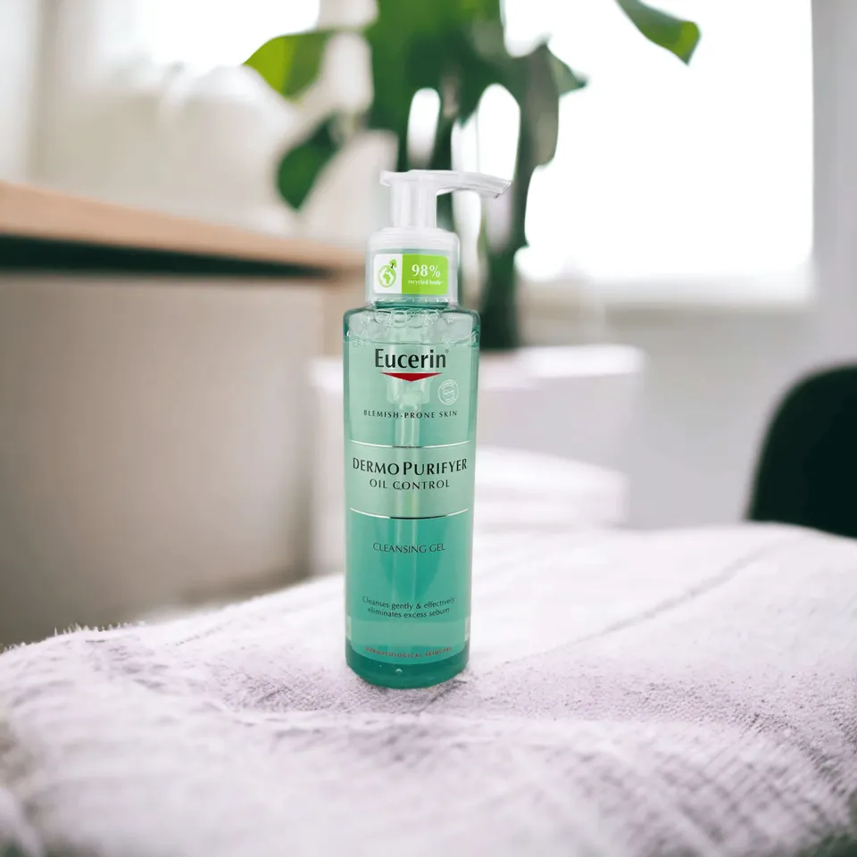 جل التنظيف المتحكم في الزيت من ماركة Eucerin