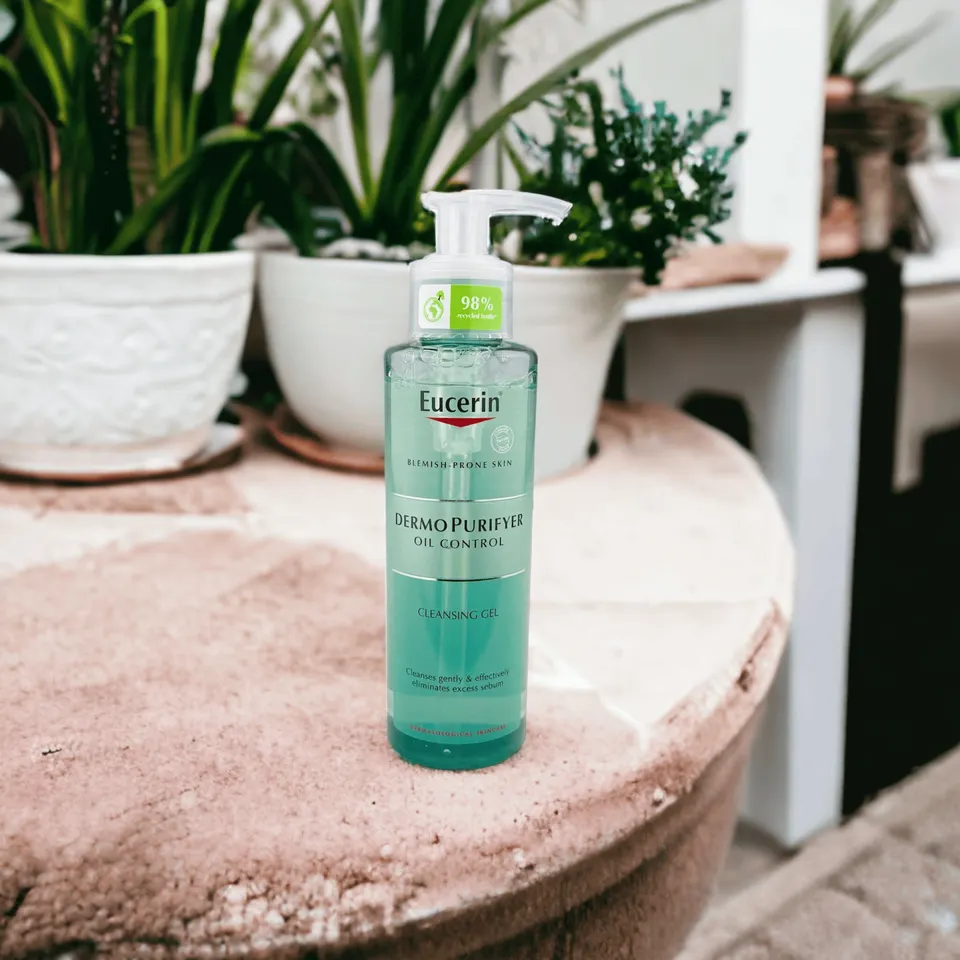 جل التنظيف المتحكم في الزيت من ماركة Eucerin