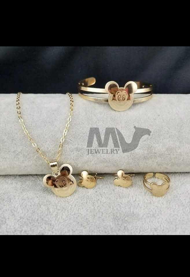 طقم اطفال