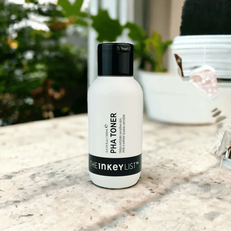 تونر مرطب بحمض البوليهيدروكسي من ماركة The Inkey List