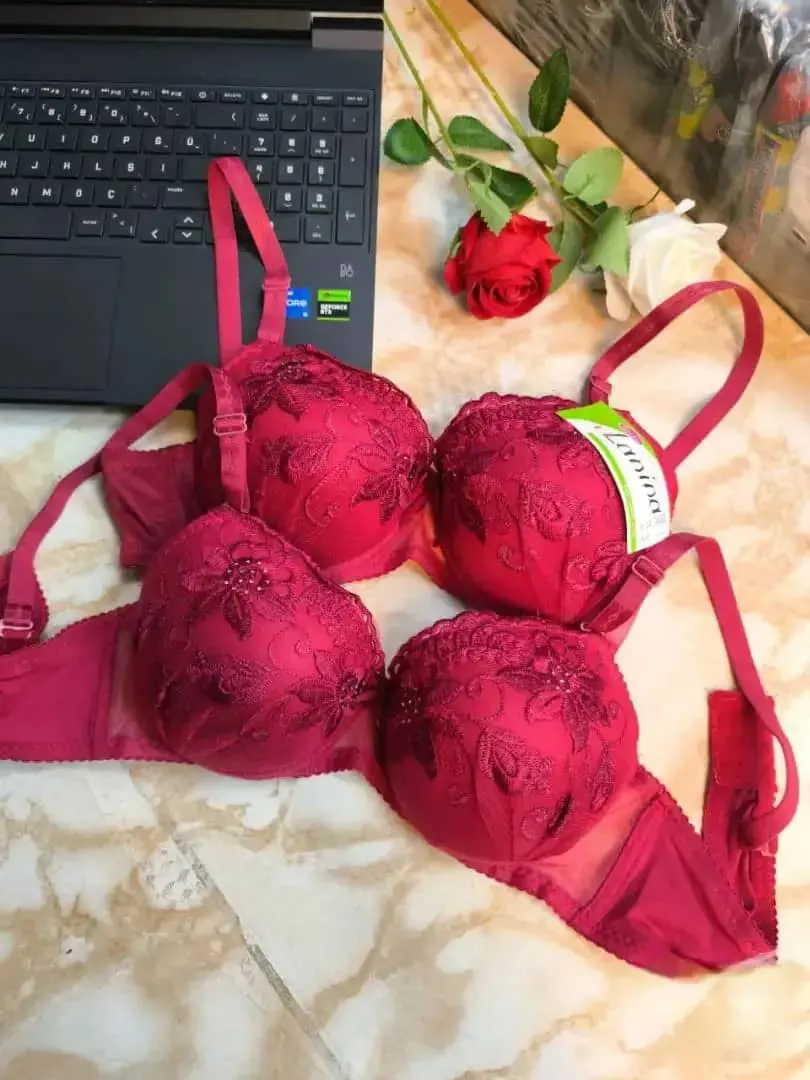 ستيانة دانتيل دبل حشوة الملكية