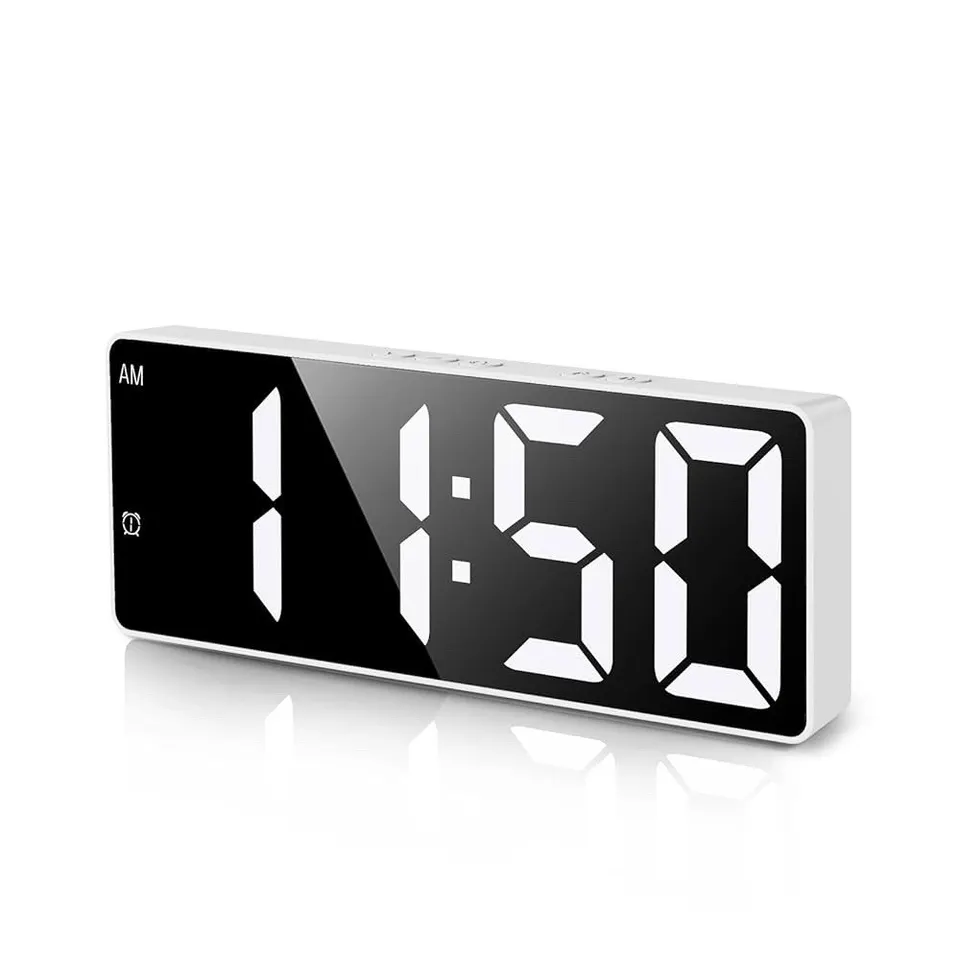 ساعة رقمية LED