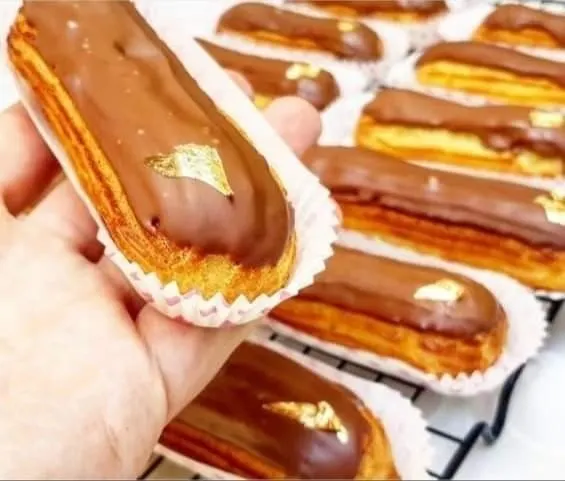 عمود اكلير مسطيل مشجر او بنى 