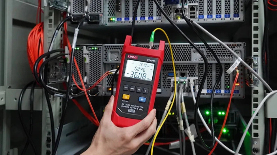 جهاز اختبار الألياف الضوئية UNI‑T UT693D