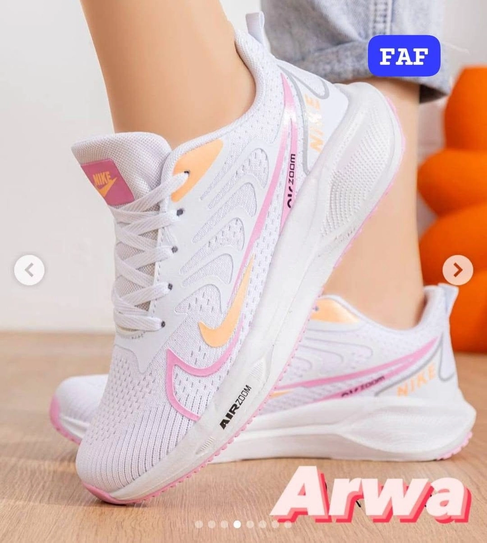 الكوتش هو حذاء رياضي NIKE