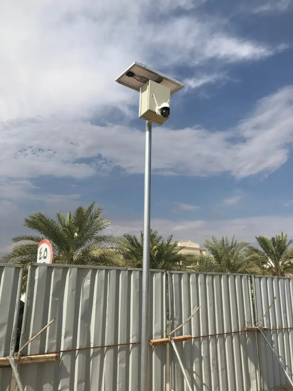 كاميرا camhi 5X مع سيستم طاقه شمسيه مع عامود 5 متر 