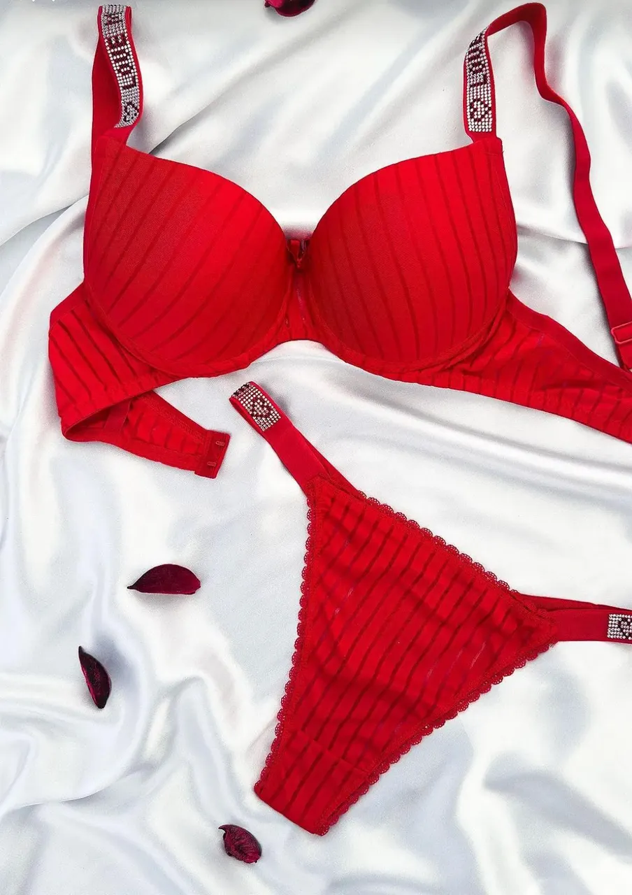 طقم 'نبض الحب' المضلع والمرصع حشوة دبل💖✨