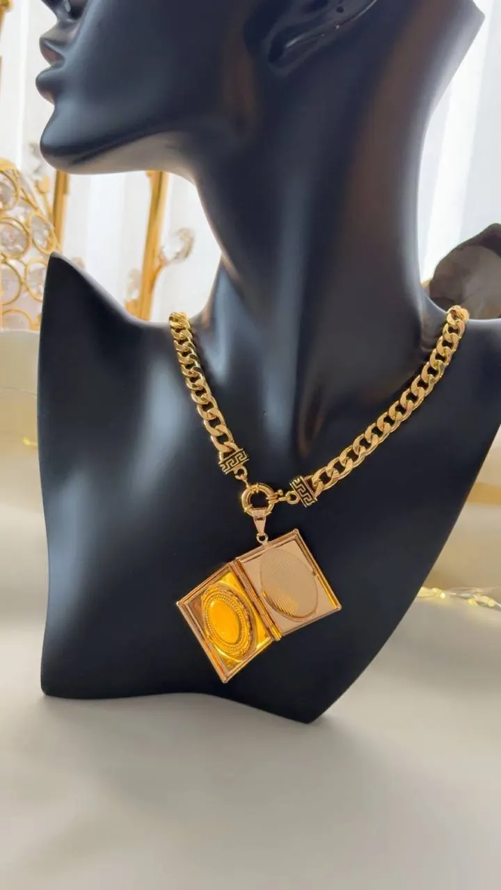 طوق زرد عريض