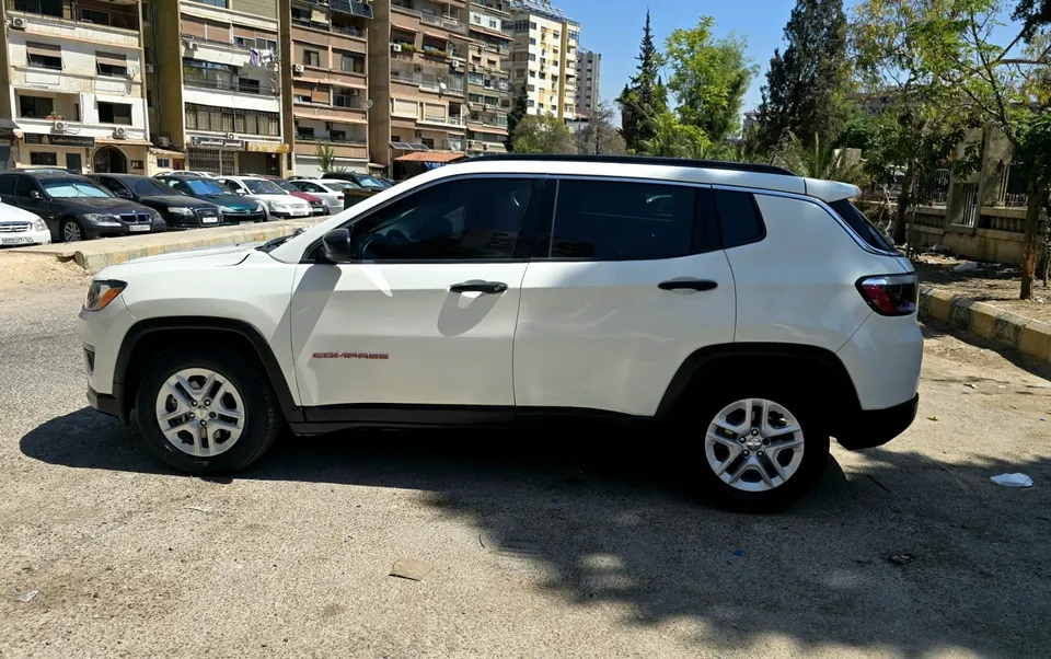  تأجير سيارات يومية (جيب كومباس)