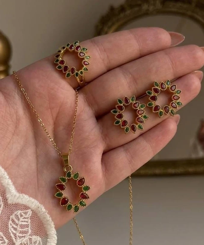 طقم ٣ قطع بفصوص اخضر و احمر