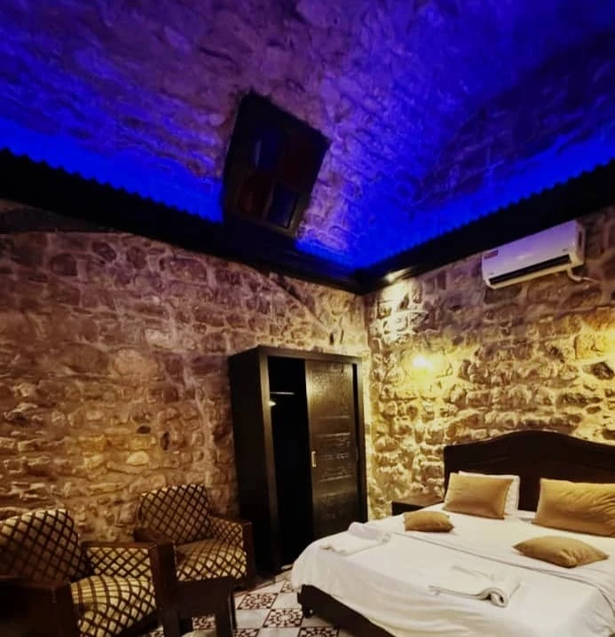Aram  Hotel