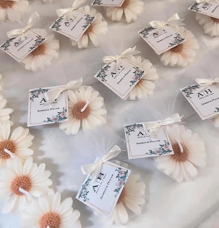 Daisy flower candle white