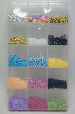 خرز زجاجي بصندوق منظم 