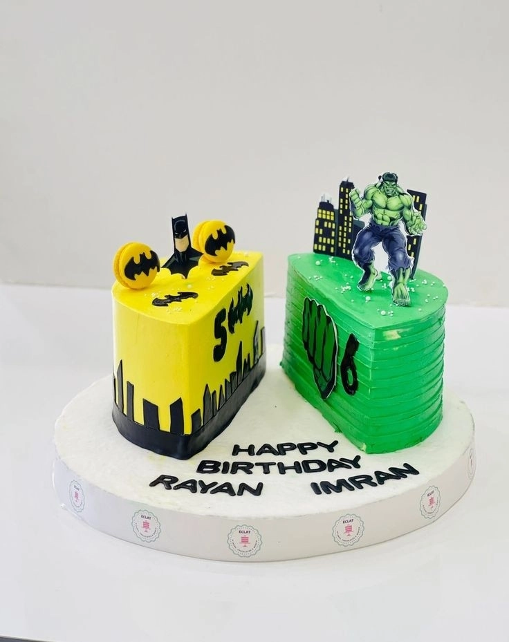 Gâteau rand avec stickers décoratifs 