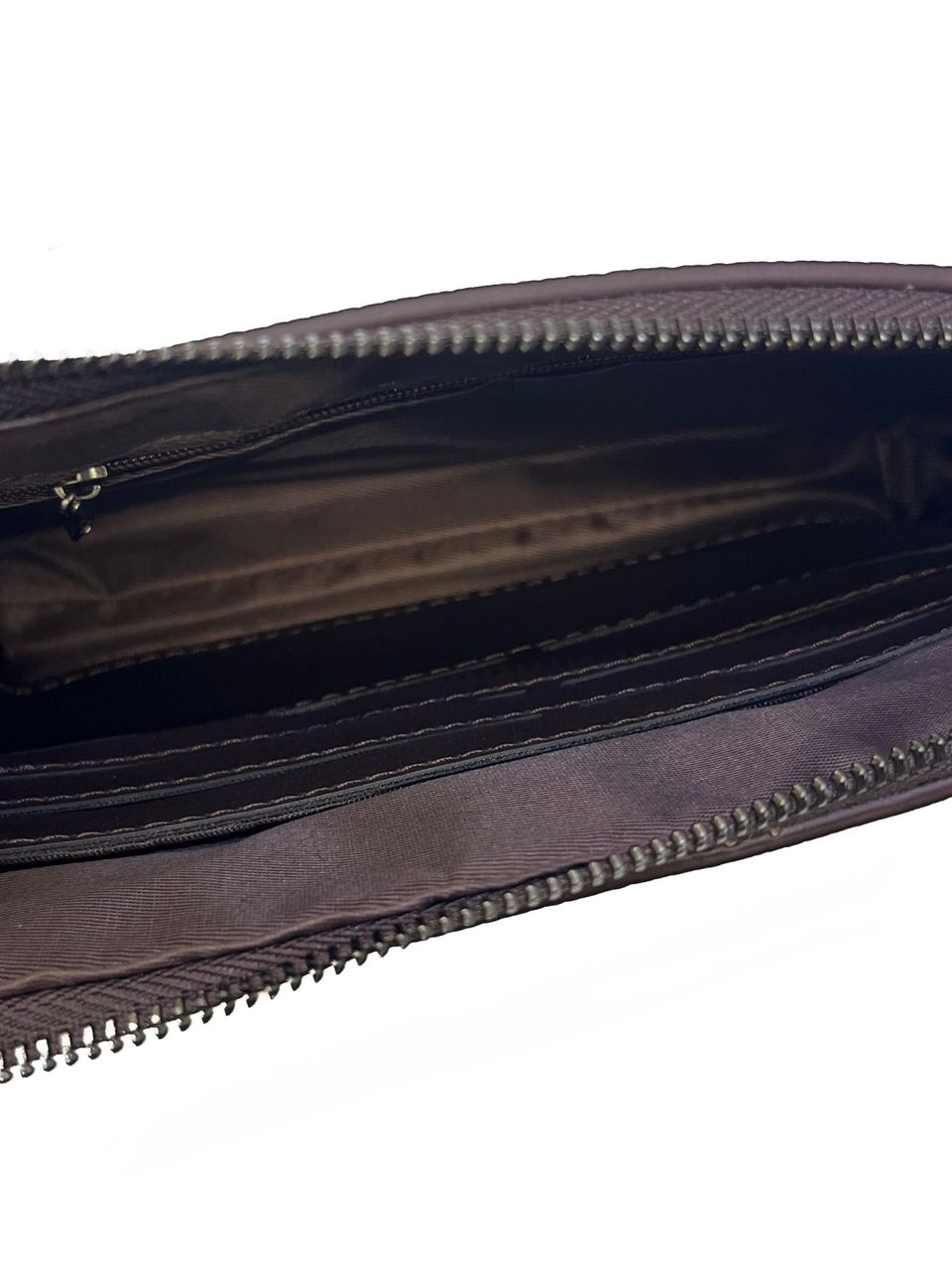 حقيبة جلد ذات قفل معدني