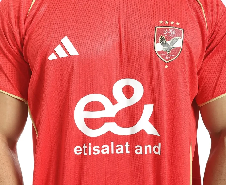 قميص الأهلي الأساسي 2025/26 مع بادجات كأس العالم للأندية - فيرست هاي كوبي