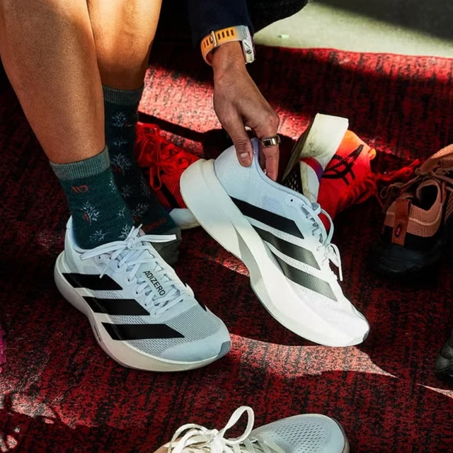 RUNNING SHOES
