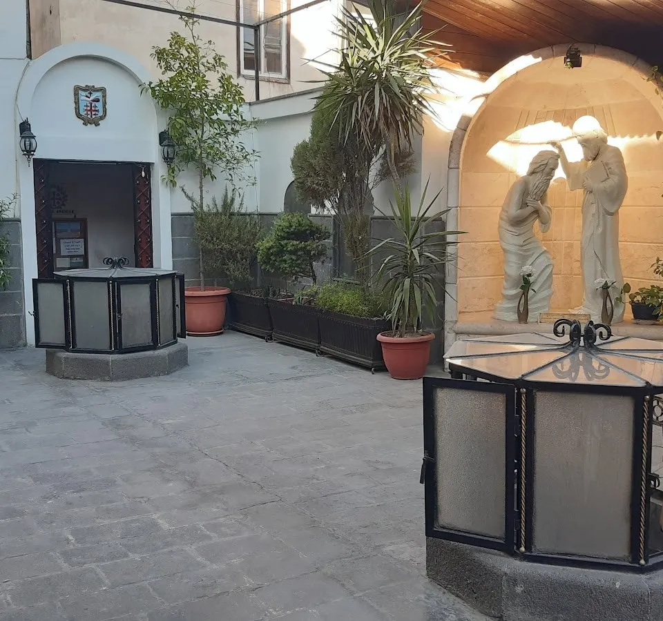 Bab Touma tour in Damascus