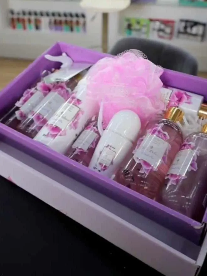 باقة عروسة  9 منتجات عناية بالجسم