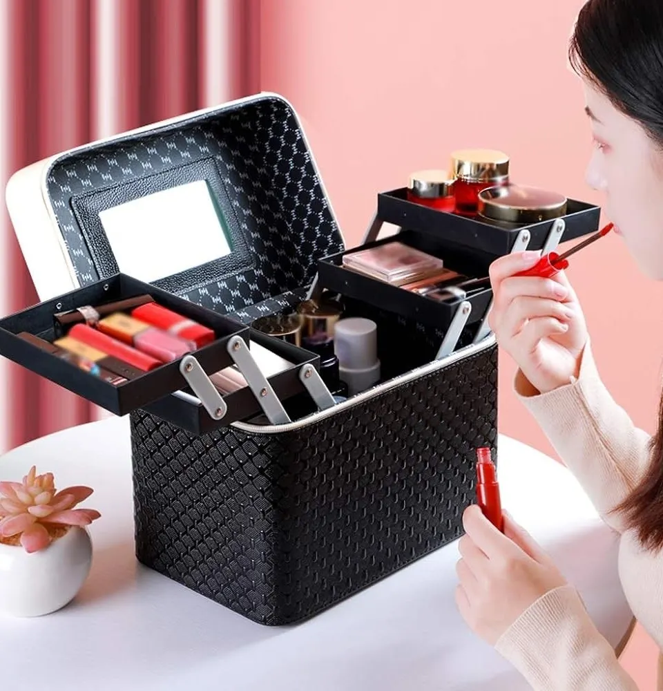 صندوق مكياج مع مرآة