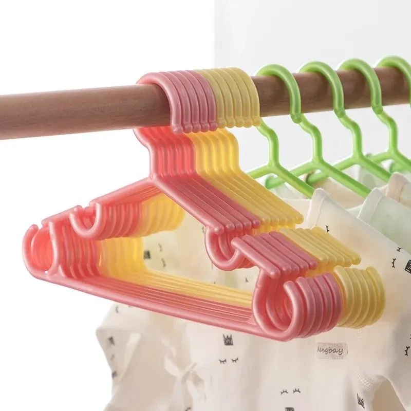 علاقة بلاستيكية لملابس الأطفال 8 قطع