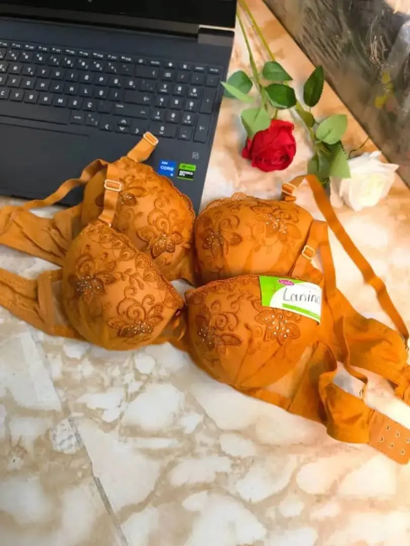 ستيانة دانتيل دبل حشوة الملكية