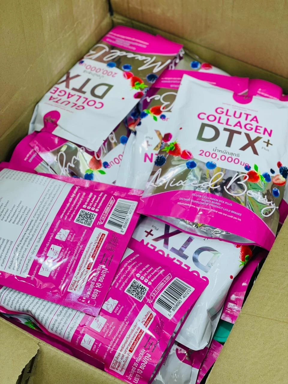 Joji Gluta Collagen DTX Mixed Berry Drink Powder 200000mg 10 Sachets Dietary Supplement Fiber Drink Easy Mix Berry Flavour