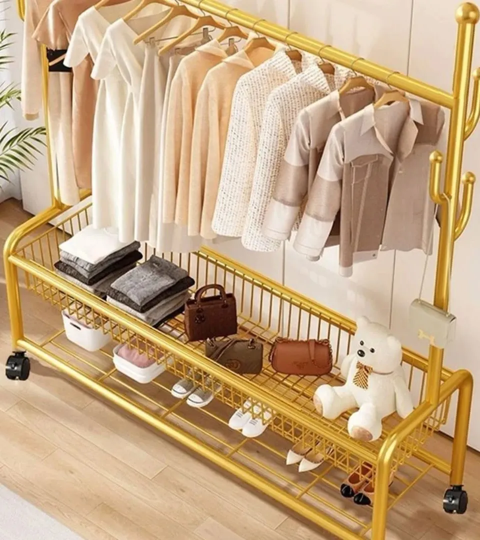 ستاندی جل و بەرگی فرە مەبەست لەگەڵ ڕەفەی خوارەوە