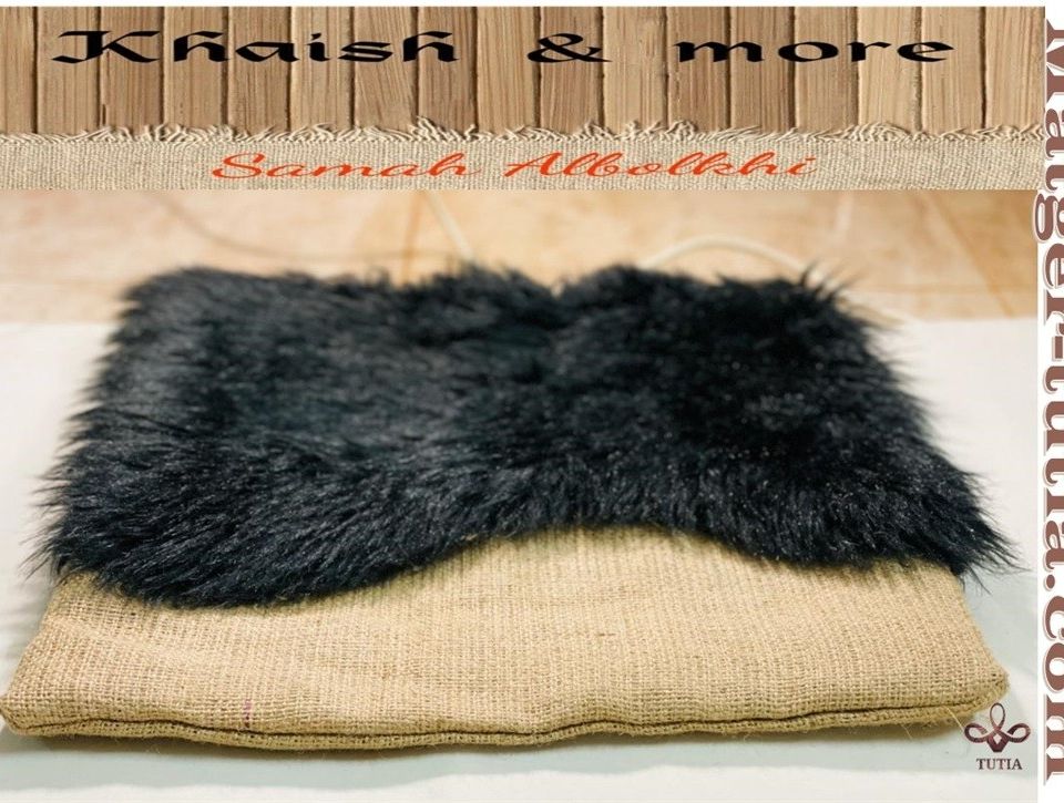 2 كوشنز من الخيش مع الفرو الطبيعي