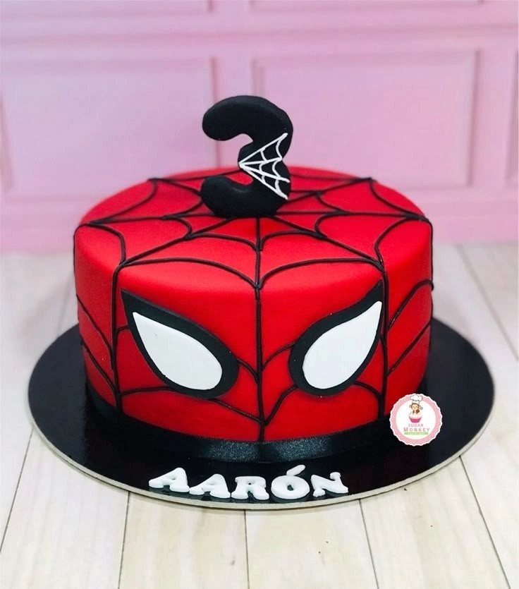 Gâteau rand avec stickers décoratifs 
