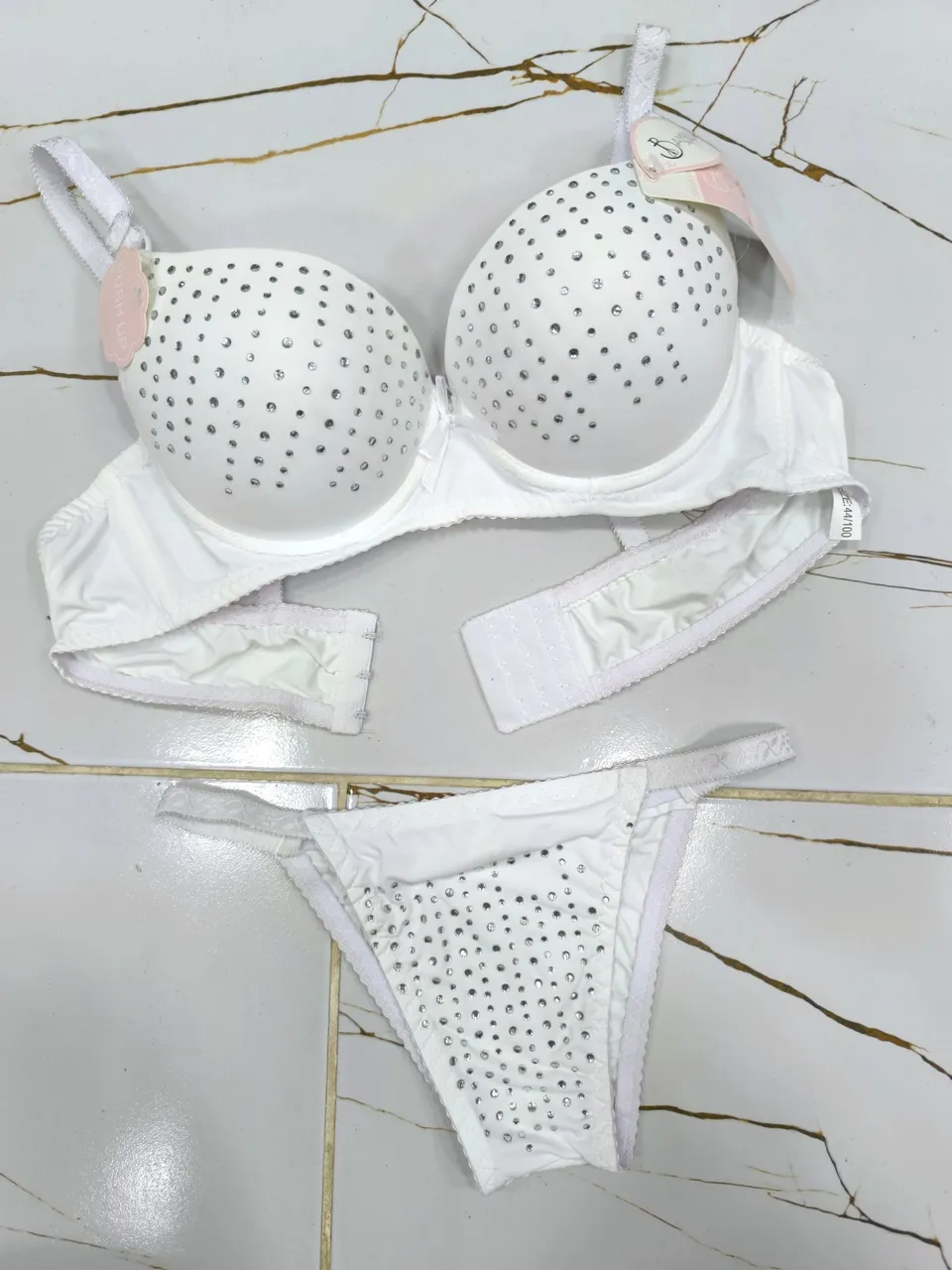 طقم "بريق الثلج" الأبيض المرصع حشوة دبل 🤍✨💎