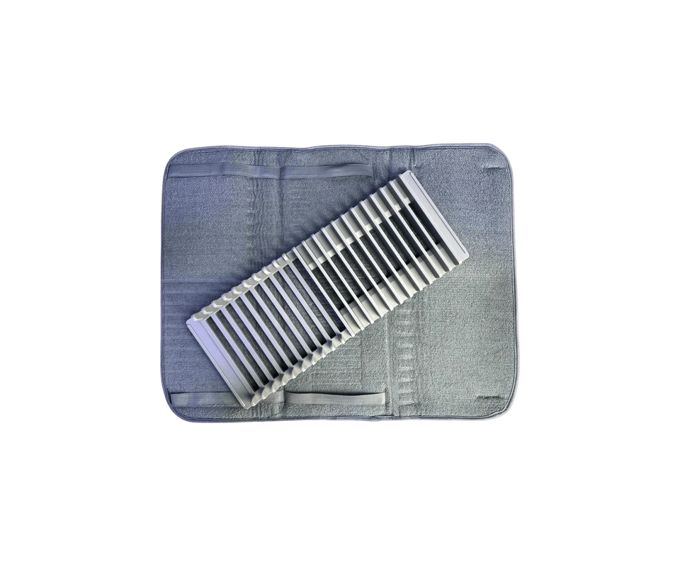 Dish drying mat with foldable stand