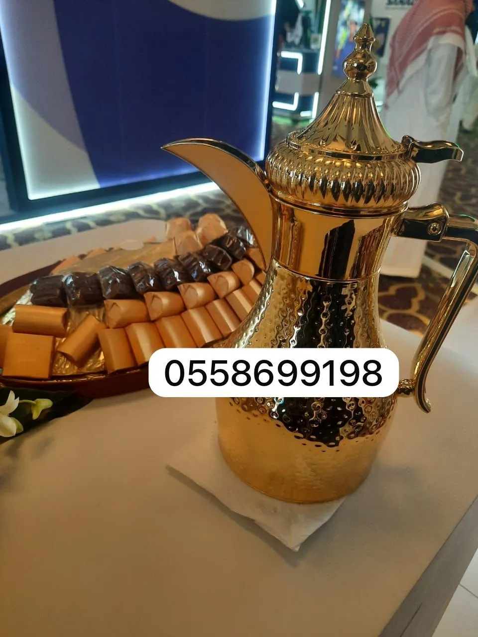 صبابين VIP، ضيافة ملكية الرياض، صبابين بزي رسمي، أفضل قهوجي في الرياض).